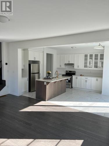 Upper - 2 Keppel Circle, Brampton, ON - Indoor Photo Showing Kitchen