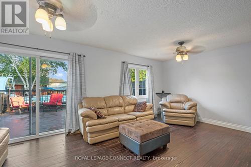 786 Candaras Street, Innisfil (Alcona), ON - Indoor Photo Showing Living Room