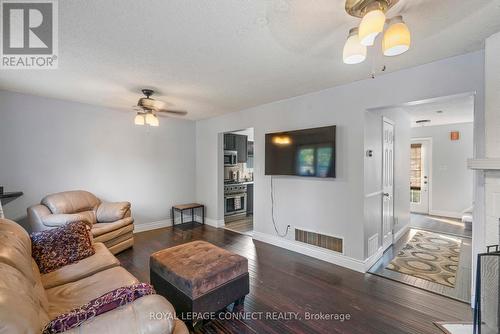 786 Candaras Street, Innisfil (Alcona), ON - Indoor Photo Showing Living Room