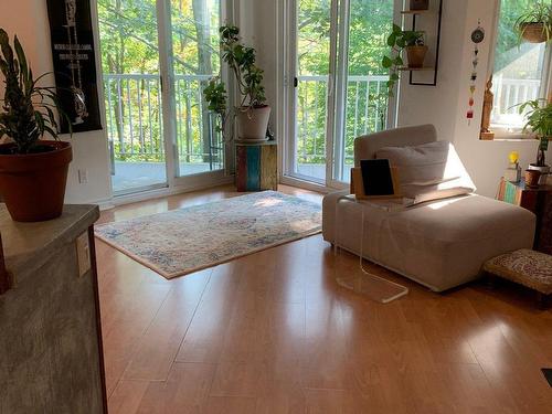 Overall view - 330 Ch. Des Épinettes, Piedmont, QC - Indoor Photo Showing Living Room