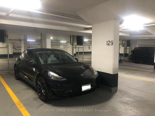 627-525 Wilson Ave, Toronto, ON - Indoor Photo Showing Garage