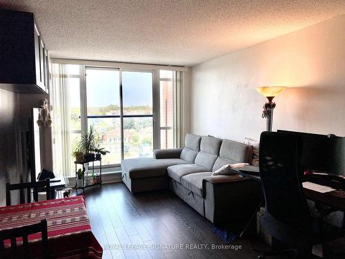 627-525 Wilson Ave, Toronto, ON - Indoor Photo Showing Living Room