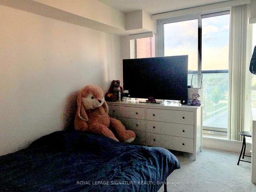 627-525 Wilson Ave, Toronto, ON - Indoor Photo Showing Bedroom