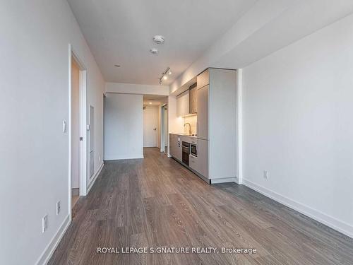 811-19 Western Battery Rd, Toronto, ON - Indoor Photo Showing Other Room