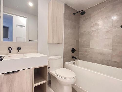 601-108 Peter St, Toronto, ON - Indoor Photo Showing Bathroom