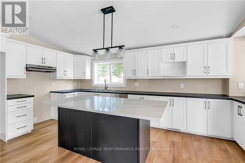 19380 County Rd 2 Road, South Glengarry, ON - Indoor Photo Showing Kitchen