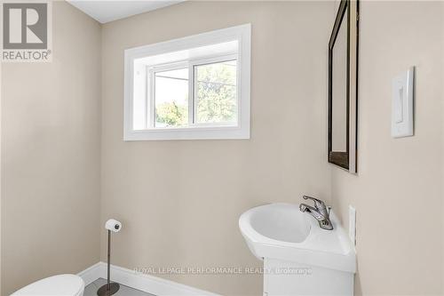 19380 County Rd 2 Road, South Glengarry, ON - Indoor Photo Showing Bathroom