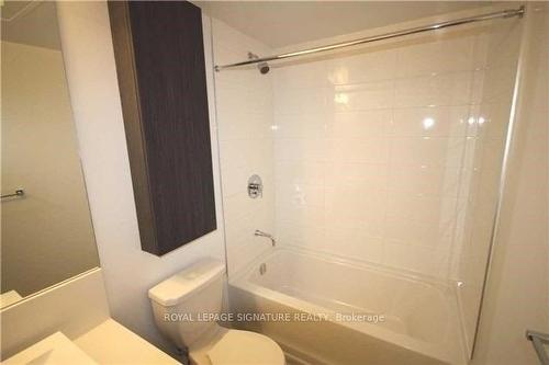 1202-68 Shuter St, Toronto, ON - Indoor Photo Showing Bathroom