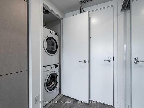 1202-19 Western Battery Rd, Toronto, ON - Indoor Photo Showing Laundry Room