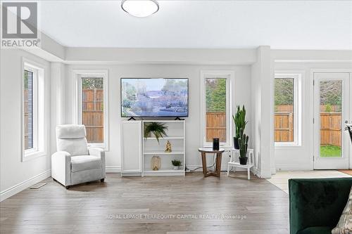 269 Woodway Trail, Norfolk, ON - Indoor Photo Showing Living Room