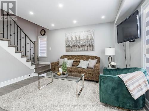 109 Farthingale Crescent, Brampton (Fletcher'S Meadow), ON - Indoor Photo Showing Living Room