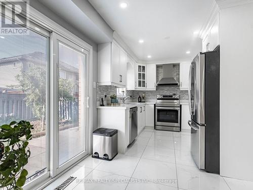 109 Farthingale Crescent, Brampton (Fletcher'S Meadow), ON - Indoor Photo Showing Kitchen With Stainless Steel Kitchen