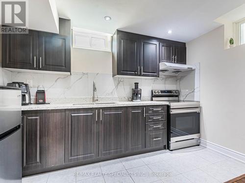 109 Farthingale Crescent, Brampton (Fletcher'S Meadow), ON - Indoor Photo Showing Kitchen