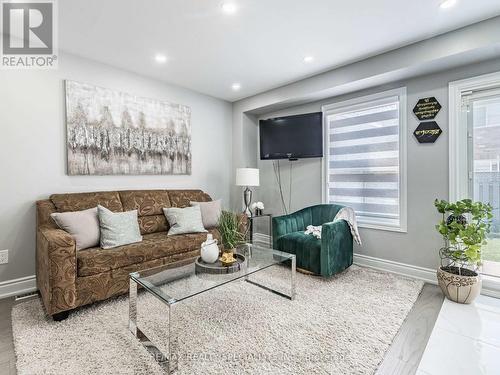 109 Farthingale Crescent, Brampton (Fletcher'S Meadow), ON - Indoor Photo Showing Living Room