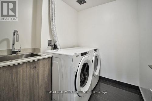 5102 - 1 Yorkville Avenue, Toronto (Annex), ON - Indoor Photo Showing Laundry Room