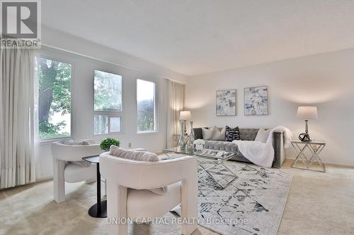 47 Holm Crescent, Markham (Aileen-Willowbrook), ON - Indoor Photo Showing Living Room