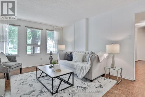 47 Holm Crescent, Markham (Aileen-Willowbrook), ON - Indoor Photo Showing Living Room