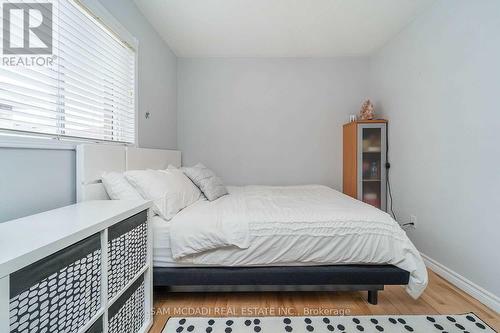 5599 Brenchley Avenue, Mississauga, ON - Indoor Photo Showing Bedroom