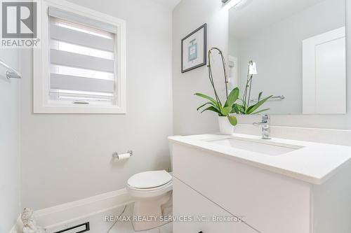 7 Byblos Court, East Gwillimbury (Holland Landing), ON - Indoor Photo Showing Bathroom