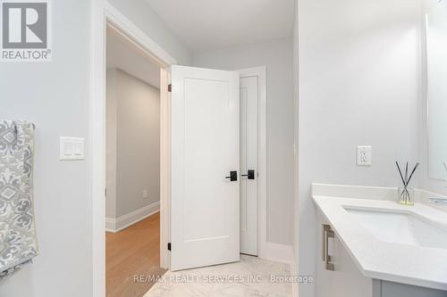 7 Byblos Court, East Gwillimbury (Holland Landing), ON - Indoor Photo Showing Bathroom