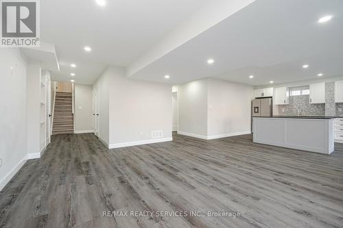 7 Byblos Court, East Gwillimbury (Holland Landing), ON - Indoor