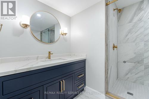 7 Byblos Court, East Gwillimbury (Holland Landing), ON - Indoor Photo Showing Bathroom