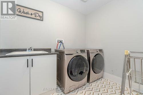 7 Byblos Court, East Gwillimbury (Holland Landing), ON - Indoor Photo Showing Laundry Room