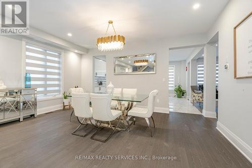 7 Byblos Court, East Gwillimbury (Holland Landing), ON - Indoor Photo Showing Dining Room