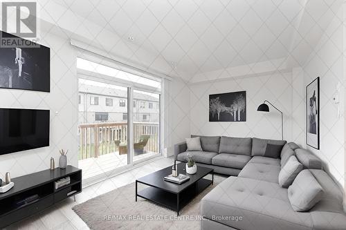 83 Holder Drive, Brantford, ON - Indoor Photo Showing Living Room