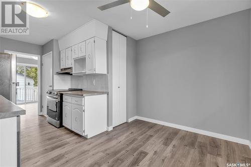 3342 Diefenbaker Drive, Saskatoon, SK - Indoor Photo Showing Kitchen