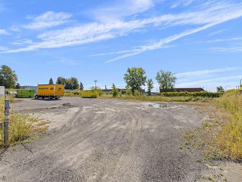 Cour - 3055 Rue Harvey, Longueuil (Saint-Hubert), QC - Outdoor With View