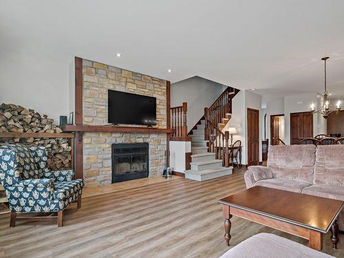 Living room - 8-260 Rue Du Mont-Plaisant, Mont-Tremblant, QC - Indoor Photo Showing Living Room With Fireplace