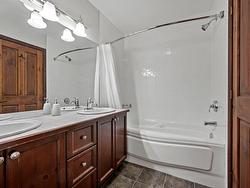 Ensuite bathroom - 