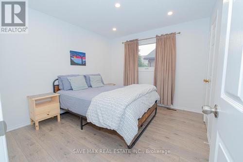 6563 Montevideo Road, Mississauga, ON - Indoor Photo Showing Bedroom