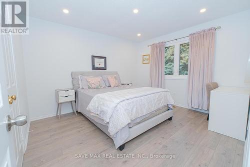 6563 Montevideo Road, Mississauga, ON - Indoor Photo Showing Bedroom