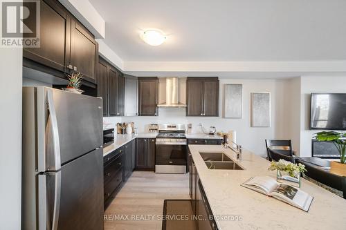 53 Woodstream Drive, Toronto (West Humber-Clairville), ON - Indoor Photo Showing Kitchen With Double Sink