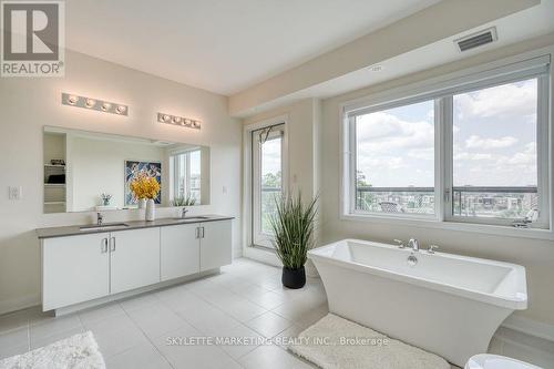 107 Frederick Tisdale Drive, Toronto (Downsview-Roding-Cfb), ON - Indoor Photo Showing Bathroom