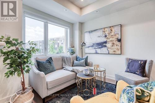 107 Frederick Tisdale Drive, Toronto (Downsview-Roding-Cfb), ON - Indoor Photo Showing Living Room