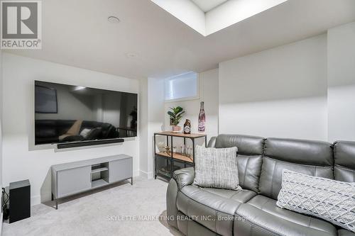 107 Frederick Tisdale Drive, Toronto (Downsview-Roding-Cfb), ON - Indoor Photo Showing Living Room