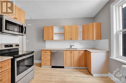 499 Bronson Avenue Unit#1, Ottawa, ON - Indoor Photo Showing Kitchen