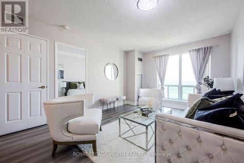 2102 - 1 Lee Centre Drive, Toronto (Woburn), ON - Indoor Photo Showing Living Room