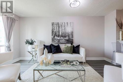 2102 - 1 Lee Centre Drive, Toronto (Woburn), ON - Indoor Photo Showing Living Room