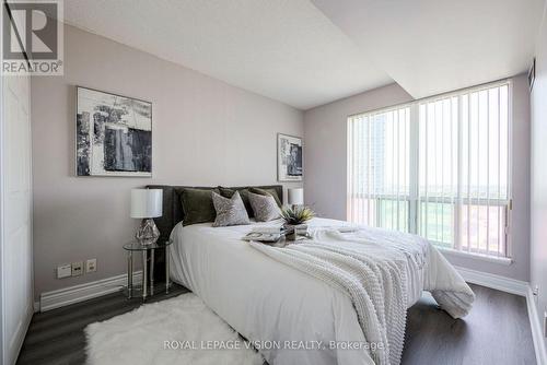 2102 - 1 Lee Centre Drive, Toronto (Woburn), ON - Indoor Photo Showing Bedroom