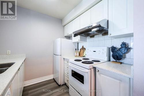 2102 - 1 Lee Centre Drive, Toronto (Woburn), ON - Indoor Photo Showing Kitchen With Double Sink