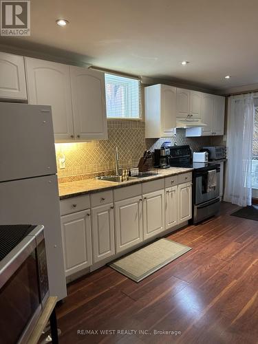 743 Craighurst Court, Pickering, ON - Indoor Photo Showing Kitchen