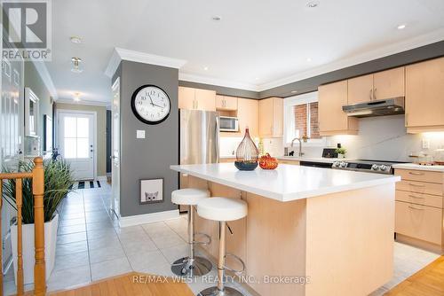 743 Craighurst Court, Pickering, ON - Indoor Photo Showing Kitchen With Upgraded Kitchen