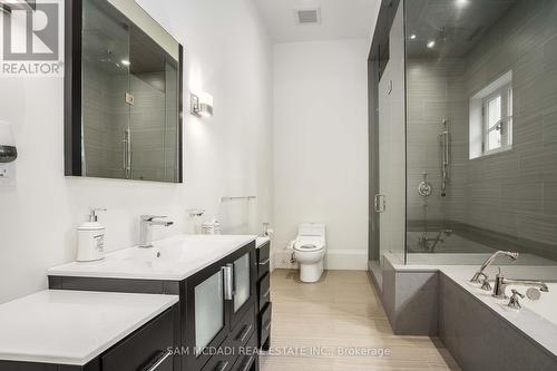 2275 Doulton Drive, Mississauga, ON - Indoor Photo Showing Bathroom