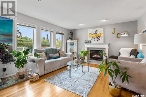 402 Laycoe Crescent, Saskatoon, SK - Indoor Photo Showing Living Room With Fireplace