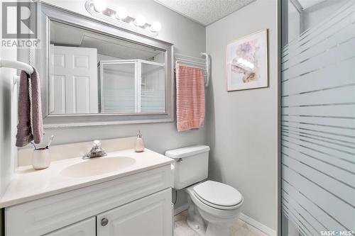 402 Laycoe Crescent, Saskatoon, SK - Indoor Photo Showing Bathroom