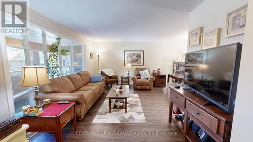 27 Adelaide Street, Minto (Harriston), ON - Indoor Photo Showing Living Room